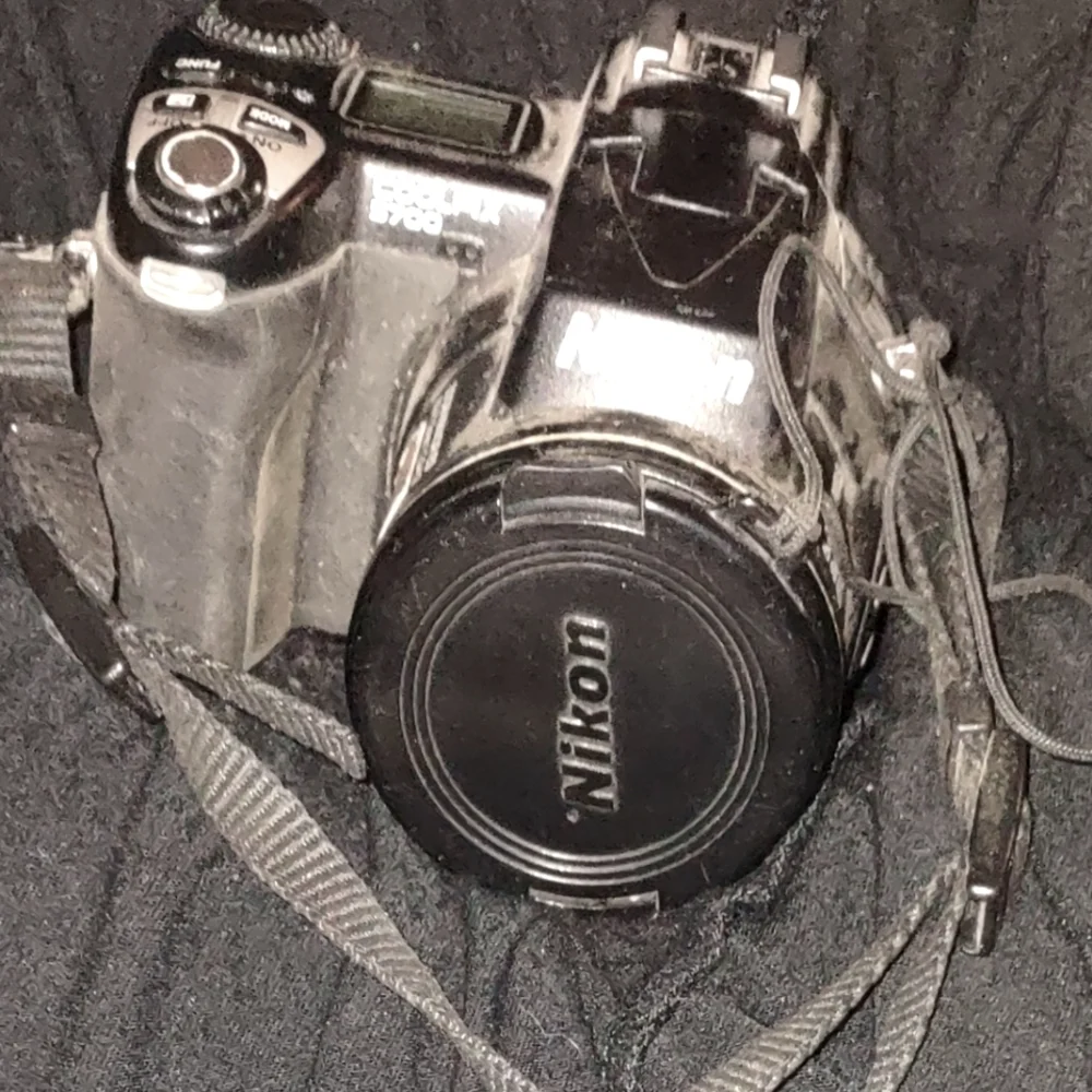 Nikon Digital camera vintage point and shoot model number 5700 cool pix